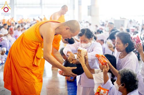 ภาพ No.209341:วันอาทิตย์ที่ 2 มีนาคม พ.ศ. 2568 พิธีตักบาตร ข้าวสารอาหารแห้ง ณ บ้านแก้วเรือนทองคุณยายฯ สภาธรรมกายสากล วัดพระธรรมกาย