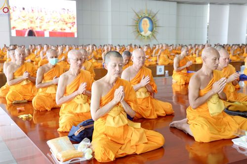 ภาพ No.247007:วันที่ 20 กันยายน พ.ศ. 2568 พิธีถวายเมนูสวรรค์เพื่อการบรรลุธรรม ณ หอฉันคุณยายอาจารย์ฯ วัดพระธรรมกาย