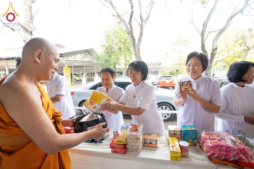 ภาพ No.194768:พิธีเจริญพระพุทธมนต์ และทำบุญตักบาตร ถวายพระราชกุศล แด่พระบาทสมเด็จพระเจ้าอยู่หัว เนื่องในโอกาสพระราชพิธีสมมงคล พระชนมายุเท่าพระบาทสมเด็จพระพุทธยอดฟ้าจุฬาโลกมหาราช สมเด็จพระปฐมบรมกษัตริยาธิราชแห่งพระราชวงศ์จักรี พุทธศักราช 2568 วันที่ 14 มกราคม พ.ศ. 2568