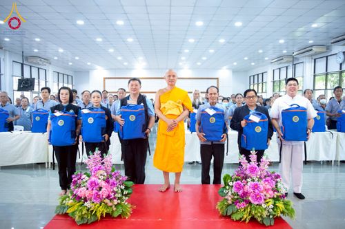 ภาพ No.259708:วันที่ 24 ตุลาคม พ.ศ. 2568 รพ.สต.คลองหนึ่ง อ.คลองหลวง สังกัด อบจ.ปทุมธานี จัดประชุมและมอบครุภัณฑ์ทางการแพทย์ เสริมพลัง อสม. ขับเคลื่อนสุขภาพชุมชนอย่างยั่งยืน ณ วัดพระธรรมกาย