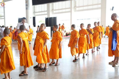 ภาพ No.235943:วันที่ 3 สิงหาคม พ.ศ. 2568 ภาพบรรยากาศ การต้อนรับปฎิสันถาร ของคณะสงฆ์ ในวันสมาธิโลก พิธีถวายมหาสังฆทาน 2,000 กว่าวัด ณ วัดพระธรรมกาย