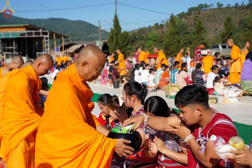 ภาพ No.125247:พิธีตักบาตรเนื่องในวันมาฆบูชา ณ สนามโรงเรียนบ้านนาเกียน  อำเภออมก๋อย จังหวัดเชียงใหม่ วันเสาร์ที่ ๒๔ กุมภาพันธ์ พ.ศ. ๒๕๖๗