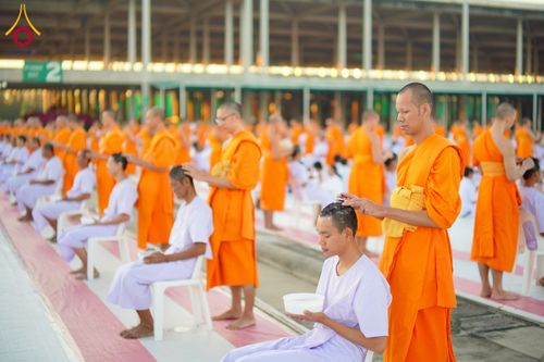 ภาพ No.274759:วันอาทิตย์ที่ 30 พฤศจิกายน พ.ศ. 2568 พิธีปลงผม โครงการอุปสมบทบูชาธรรมมหาปูชนียาจารย์ ปี 2568 ณ ลานธรรมพระมหาธรรมกายเจดีย์ ฝั่งทิศตะวันตก ระหว่างวิหารคดหมายเลข 8 และ 9 วัดพระธรรมกาย