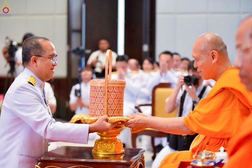 ภาพ No.230946:วันอังคารที่ 1 กรกฎาคม พ.ศ. 2568 ผู้ว่าราชการจังหวัดปทุมธานี เป็นประธานพิธีต้อนรับ สัญญาบัตร พัดยศ พระครูสัญญาบัตรสายต่างประเทศ วัดพระธรรมกาย ประจำปี พ.ศ. 2568 จำนวน 19 รูป
