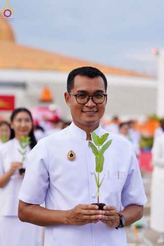 ภาพ No.160431:พิธีปลูกต้นทรัพย์บานชื่น ณ ลานธรรม พระมหาธรรมกายเจดีย์ วัดพระธรรมกาย จ.ปทุมธานี วันพฤหัสบดีที่ 10 ตุลาคม พ.ศ. 2567