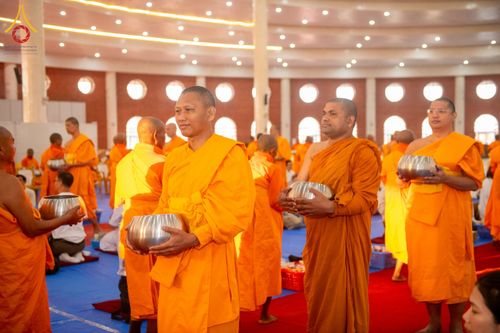 ภาพ No.210222:วันพฤหัสบดีที่ 6 มีนาคม พ.ศ. 2568 ตักบาตรฉลองสามเณรใหม่ โครงการบรรพชาสามเณรท้องถิ่นชาวเนปาล 500 รูป ณ ลุมพินี ประเทศเนปาล