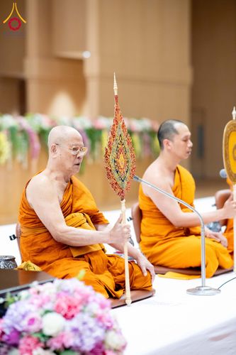 ภาพ No.208794:พระบาทสมเด็จพระเจ้าอยู่หัวทรงพระกรุณาโปรดเกล้าฯ พระราชทานภัตตาหารพระราชทาน แด่พระภิกษุ สามเณร ในการสอบบาลีสนามหลวง ณ วัดพระธรรมกาย วันที่ 22 กุมภาพันธ์ พ.ศ. 2568 ณ วัดพระธรรมกาย อำเภอคลองหลวง จังหวัดปทุมธานี