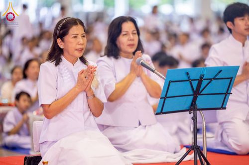 ภาพ No.223350:วันวิสาขบูชา วันอาทิตย์ที่ 11 พฤษภาคม พ.ศ. 2568 พิธีตักบาตร และปฎิบัติธรรม ณ สภาธรรมกายสากล วัดพระธรรมกาย