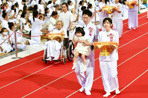 ภาพ No.167711:พิธีทอดกฐิน และ พิธีกรานกฐิน ในวันอาทิตย์ที่ 3 พฤศจิกายน พ.ศ. 2567 ณ วัดพระธรรมกาย จ.ปทุมธานี