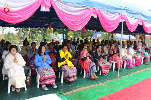 ภาพ No.174107:พิธีวางศิลาฤกษ์มหาสมบัติ โปรยรัตนชาติบ่อมงคลเศรษฐี ติดแผ่นทอง ลูกนิมิต - ช่อฟ้า เพื่อสถาปนาสร้างอุโบสถ บูชาธรรม 80 ปีหลวงพ่อธัมมชโย ณ วัดทุ่งเจริญธรรม อ.อมก๋อย จ.เชียงใหม่ วันที่ 8 พฤศจิกายน พ.ศ. 2567