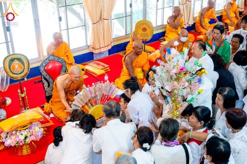 ภาพ No.195702:พิธีทอดผ้าป่าทำนุบำรุงศาสนสถาน ณ วัดคู้สลอดวุฒิโสภณ ต.คู้สลอด อ.ลาดบัวหลวง จ.พระนครศรีอยุธยา ในโครงการธรรมยาตรา กตัญญูบูชา มหาปูชนียาจารย์ พระมงคลเทพมุนี(สด จนฺทสโร) พระผู้ปราบมาร อนุสรณ์สถาน 7 แห่ง ปีที่ 13 วันที่ 13 มกราคม พ.ศ. 2568