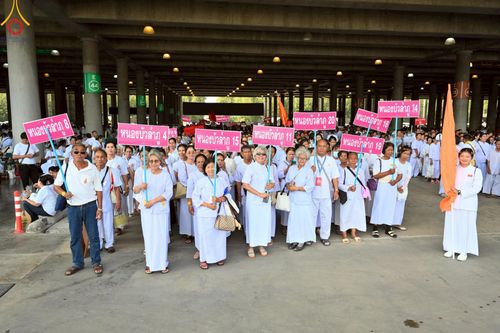 ภาพ No.221569:วันอังคารที่ 22 เมษายน พ.ศ. 2568 ภาพพิธีถวายมหาสังฆทานคณะสงฆ์ 40,000 กว่าวัดทั่วประเทศ เนื่องในวันคุ้มครองโลก ชุดที่ 2 (ปลื้มให้สมการรอคอย) ณ ลานธรรมพระมหาธรรมกายเจดีย์ วัดพระธรรมกาย