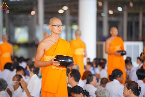 ภาพ No.136573:พิธีตักบาตร พิธีบูชาข้าวพระ ในวันอาทิตย์ต้นเดือนที่ 5 พฤษภาคม พ.ศ. 2567 ณ วัดพระธรรมกาย จ.ปทุมธานี