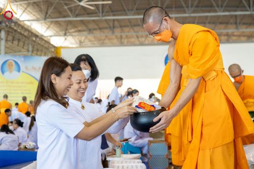 ภาพ No.99654:พิธีตักบาตรวันอาทิตย์ต้นเดือน ณ สภาธรรมกายสากล วัดพระธรรมกาย จ.ปทุมธานี วันอาทิตย์ที่ 3 ธันวาคม พ.ศ. 2566