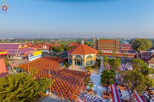 ภาพ No.195349:พิธีตักบาตรพระธรรมยาตรา ณ อนุสรณ์สถานลำดับที่ 3 สถานที่เกิดใหม่ในเพศสมณะ วัดสองพี่น้อง ต.ต้นตาล อ.สองพี่น้อง จ.สุพรรณบุรี ในโครงการธรรมยาตรา กตัญญูบูชา มหาปูชนียาจารย์ พระมงคลเทพมุนี(สด จนฺทสโร) พระผู้ปราบมาร ปีที่ 13 วันที่ 15 มกราคม พ.ศ.2568