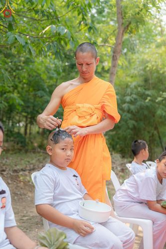 ภาพ No.135059: พิธีบรรพชาสามเณร  พิธีตักบาตรฉลองสามเณรใหม่ วันที่ 1 เมษายน พ.ศ.2567 ในโครงการบรรพชาสามเณรฟื้นฟูพระพุทธศาสนาทั่วไทย ณ ศูนย์ปฏิบัติธรรมแก้วเมืองเลย