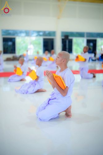 ภาพ No.216884:วันเสาร์ที่ 5 เมษายน พ.ศ. 2568 พิธีตัดปอยผม พิธีขอขมาผู้ปกครอง พิธีมอบบาตรและผ้าไตร พิธีบรรพชา ณ ศูนย์ปฏิบัติธรรมและศูนย์อบรมเยาวชนพระนครศรีอยุธยา ต.พุทเลา อ.บางปะหัน จ.พระนครศรีอยุธยา