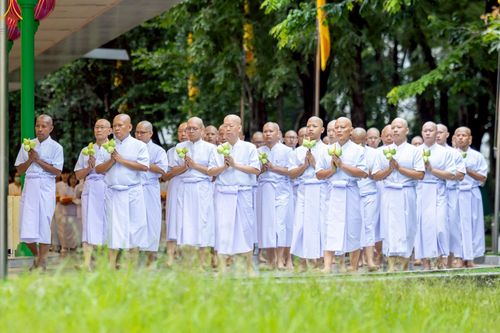 ภาพ No.228868:วันเสาร์ที่ 14 มิถุนายน พ.ศ. 2568 พิธีเวียนประทักษิณ , พิธีขอขมารับผ้าไตร ในโครงการบรรพชาอุปสมบทหมู่ ผู้บริหารรุ่นที่ 15 และ อุดมศึกษา รุ่นที่ 52 ณ โบสถ์พระไตรปิฎก วัดพระธรรมกาย