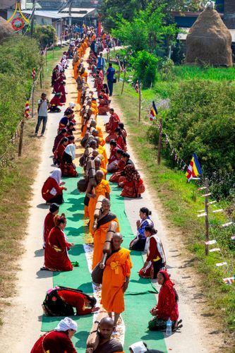 ภาพ No.212909:วันที่ 14 - 15 มีนาคม พ.ศ. 2568 คณะสงฆ์และสามเณรเดินธรรมยาตรา ในโครงการบวชสามเณรเนปาล 500 รูป ไปยังสถานที่รอบมายาเทวีและลุมพินีเกรด ณ ลุมพินี ประเทศเนปาล