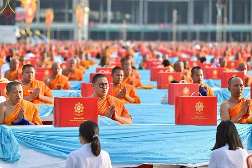 ภาพ No.219588:วันอังคารที่ 22 เมษายน พ.ศ. 2568 พิธีถวายมหาสังฆทานคณะสงฆ์ 40,000 กว่าวัดทั่วประเทศ เนื่องในวันคุ้มครองโลก ณ วัดพระธรรมกาย จ.ปทุมธานี