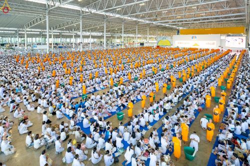 ภาพ No.243487:วันที่ 7 กันยายน พ.ศ. 2568 พิธีตักบาตร ข้าวสารอาหารแห้ง ในวันครูผู้ค้นพบวิชชาธรรมกาย ณ บ้านแก้วเรือนทองคุณยายฯ สภาธรรมกายสากล วัดพระธรรมกาย