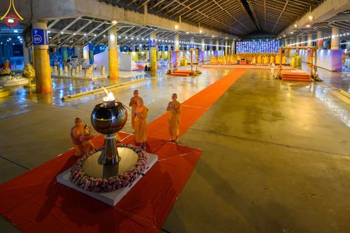 ภาพ No.67895:พิธีเจริญพระพุทธมนต์ จุดประทีปถวายเป็นพุทธบูชา และพิธีฉลองชัยสวดมนต์บทธรรมจักร 4,990,000,082 จบ เนื่องในวาระอายุวัฒนมงคลครบ 82 ปี หลวงพ่อทัตตชีโว ณ พระมหาธรรมกายเจดีย์ วัดพระธรรมกาย จ.ปทุมธานี วันพุธที่ 21 ธันวาคม พ.ศ. 2565