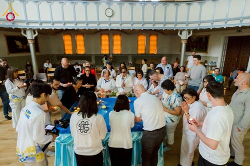 ภาพ No.232708:วันเสาร์ที่ 5 กรกฎาคม พ.ศ. 2568 Candlelight meditation & Vigil พิธีจุดเทียนให้สว่าง สู่ทางสงบ ณ วัดพระธรรมกายนอร์ธสวีเดน