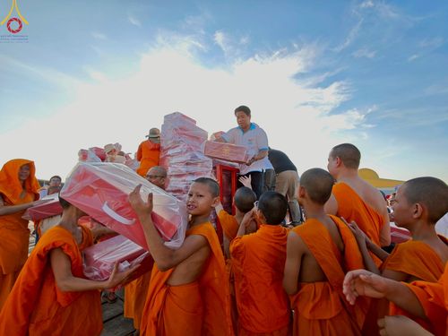 ภาพ No.218949:วันที่ 18-20 เมษายน พ.ศ. 2568 การเตรียมงานในลานธรรม , วิหารคด เพื่องานวันคุ้มครองโลก 22 เมษายน พศ. 2568