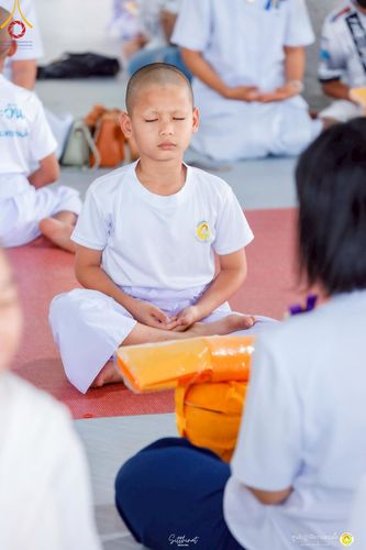 ภาพ No.215962:วันพฤหัสบดีที่ 3 เมษายน พ.ศ. 2568 พิธีบรรพชาสามเณร ภาคฤดูร้อน รุ่นที่ 15  บูชาธรรมหลวงพ่อธัมมชโย 81 ปี 81 รูป ณ ศูนย์ปฏิบัติธรรมสวนผึ้ง จ.ราชบุรี