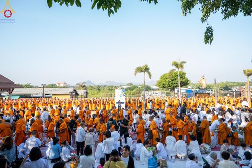 ภาพ No.184729:พิธีตักบาตรพระ 10,000 รูป ครั้งที่ 3 เนื่องในโอกาส 193 ปี จังหวัดกาญจนบุรี อุทิศส่วนกุศลให้แด่บรรพชน และเพื่อช่วยเหลือผู้ประสบภัยพิบัติต่างๆ วันเสาร์ที่ 21 ธันวาคม พ.ศ. 2567