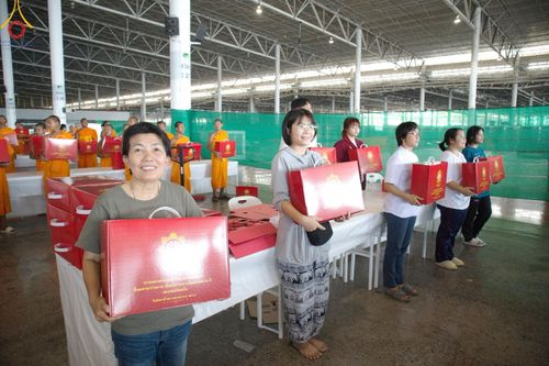 ภาพ No.210883:วันที่ 15 มีนาคม พ.ศ. 2568  บุญบรรจุกล่องไทยธรรม เพื่อถวายแด่พระสังฆาธิการ 40,000 กว่าวัดทั่วไทย ในวันคุ้มครองโลก 22 เมษายน พ.ศ. 2568