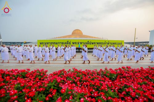ภาพ No.63150:โครงการอุปสมบทหมู่ บูชาธรรมหลวงพ่อธัมมชโย พ.ศ.2567 ณ ลานธรรม พระมหาธรรมกายเจดีย์ วัดพระธรรมกาย วันที่ 13 เมษายน พ.ศ.2567