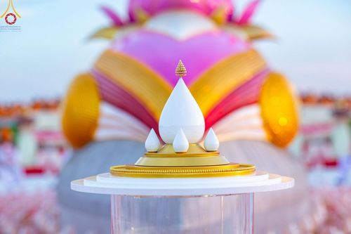 ภาพ No.211638:วันอาทิตย์ที่ 16 มีนาคม พ.ศ. 2568 พิธีอัญเชิญพระบรมสารีริกธาตุ ประดิษฐาน ณ ปทุมเจดีย์ ศูนย์อบรมเยาวชนปัตตานี