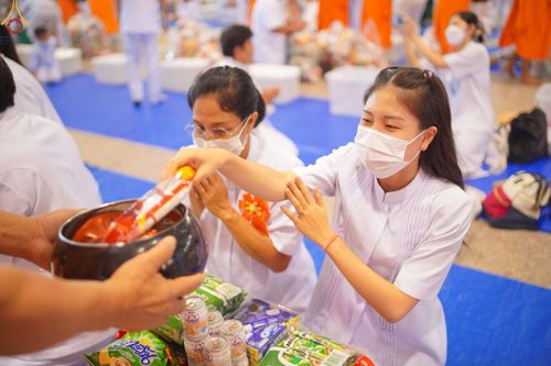 ภาพ No.75565:วัดพระธรรมกายจัด งานบุญวันอาทิตย์ต้นเดือน  มีกิจกรรมดังนี้ พิธีตักบาตร, พิธีบูชาข้าวพระ พระธรรมยาตรารับประกาศนียบัตร โครงการธรรมยาตราฯ ปีที่ 11 ในวันที่ 5 กุมภาพันธ์ พ.ศ. 2566 ณ วัดพระธรรมกาย อ.คลองหลวง จ.ปทุมธานี