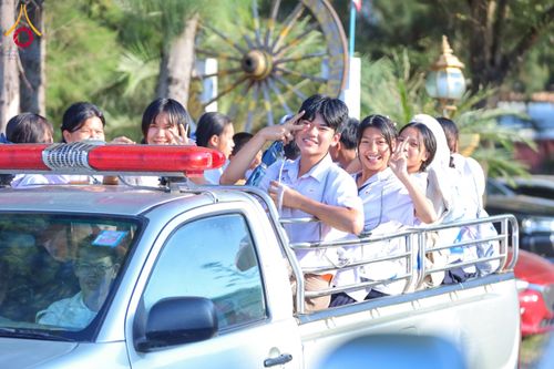 ภาพ No.180162:กิจกรรมวันรวมพลังเด็กดี V-Star ผู้นำฟื้นฟูศีลธรรมโลก ประจำปีพุทธศักราช 2567 จังหวัดสุโขทัย เพื่อรวมพลังสร้างความดี นั่งสมาธิภาวนาถวายเป็นพุทธบูชา และเพื่อส่งเสริมการเรียนรู้พระพุทธศาสนา วันที่ 3 ธันวาคม พ.ศ. 2567