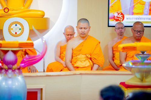 ภาพ No.221298:วันศุกร์ที่ 25 เมษายน พ.ศ. 2568 พิธีอัญเชิญรูปเหมือนพระมงคลเทพมุนี (สด จนฺทสโร) พระผู้ปราบมาร พิธีทอดผ้าป่าสามัคคี 25 ปี พิธีถวายสังฆทาน 15 วัด แด่เจ้าอาวาสภาคพื้นเอเชีย และแอฟริกา ในวาระครบ 25 ปี วัดพระธรรมกายโอซาก้า ประเทศญี่ปุ่น