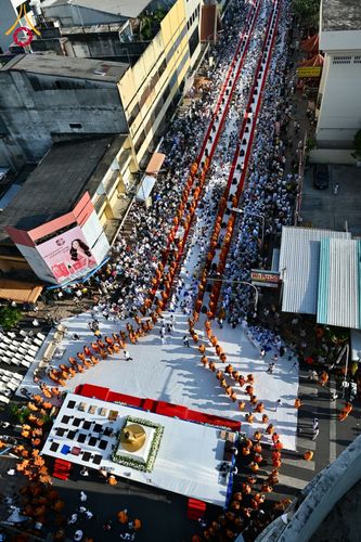 ภาพ No.147875:มหาสังฆทานครั้งยิ่งใหญ่ ตักบาตรพระ 10,000 รูป คณะสงฆ์ 4 ประเทศ 14 จังหวัดภาคใต้ วันอาทิตย์ที่ 11 สิงหาคม พ.ศ. 2567 ณ นิพัทธ์อุทิศ 3 ใจกลางนครหาดใหญ่ จ.สงขลา