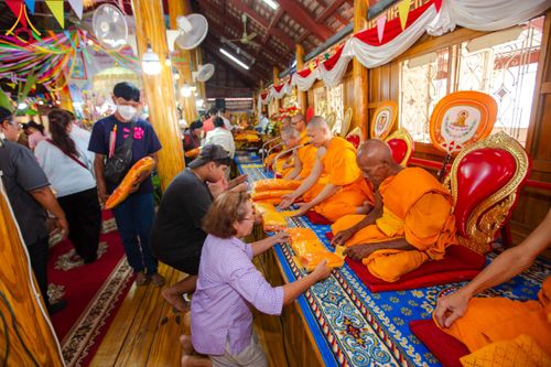 ภาพ No.173218:พิธีทอดกฐิน วัดช้างใหญ่ จ.พระนครศรีอยุธยา ในโครงการกฐินสามัคคีทั่วไทย 30,000 วัด บูชาธรรม 80 ปี หลวงพ่อธัมมชโย โดยคณะศิษยานุศิษย์วัดพระธรรมกาย วันที่ 2 พฤศจิกายน พ.ศ. 2567