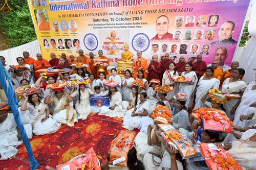 ภาพ No.263517:วันที่ 18 ตุลาคม พ.ศ. 2568 พิธีแห่กฐิน และกฐินสมทบหลวงพ่อ ธัมมชโย  ถวายแด่ วัดพุทธภูมิ เมืองโภปาล รัฐมัธยประเทศ ประเทศอินเดีย 
