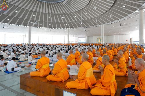 ภาพ No.143191:พิธีถวายภัตตาหารเพื่อเป็นกำลังแห่งการเข้าถึงธรรม ของพระภิกษุสามเณร วัดพระธรรมกาย วันเสาร์ที่ 6 กรกฏาคม พ.ศ. 2567 ณ หอฉันคุณยายอาจารย์ วัดพระธรรมกาย จ.ปทุมธานี