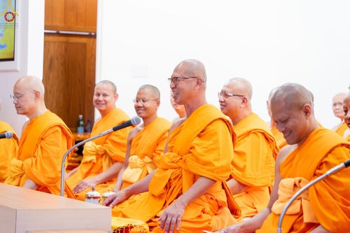 ภาพ No.91260:พิธีสมโภชพระประธาน "พระธรรมกาย" , พิธีเปิดไฟมงคลและเปิดไฟส่องสว่างรัศมีดวงธรรมพระประธาน "พระธรรมกาย" , พิธีทอดผ้าป่าภาคพื้น 19 วัดศูนย์สาขาภาคพื้นอเมริกา  และพิธีมุทิตาสักการะพระมหาเถระ พระเถระ ประจำปี 2566 วันอาทิตย์ที่ 15 ตุลาคม พ.ศ. 2566