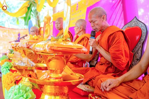 ภาพ No.171165:พิธีทอดกฐิน ณ วัดบ้านหัวนา อ.สนามชัยเขต จ.ฉะเชิงเทรา ในโครงการกฐินสามัคคีทั่วไทย 30,000 วัด บูชาธรรม 80 ปี หลวงพ่อธัมมชโย โดยคณะศิษยานุศิษย์วัดพระธรรมกาย วันที่ 27 ตุลาคม พ.ศ. 2567