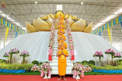 ภาพ No.77018:พิธีหล่อพระบรมพุทธเจ้า ในวันมาฆบูชา อาทิตย์ต้นเดือนที่ 6 มีนาคม พ.ศ. 2566 ณ วัดพระธรรมกาย จ.ปทุมธานี