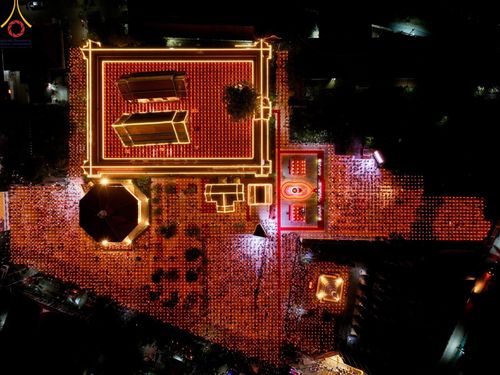 ภาพ No.194836:พิธีจุดประทีปถวายเป็นพุทธบูชา และบูชาธรรมมหาปูชนียาจารย์ ณ วัดสองพี่น้อง ต.ต้นตาล อ.สองพี่น้อง จ.สุพรรณบุรี ในโครงการธรรมยาตรา กตัญญูบูชา มหาปูชนียาจารย์ พระมงคลเทพมุนี(สด จนฺทสโร) พระผู้ปราบมาร อนุสรณ์สถาน 7 แห่ง ปีที่ 13 วันที่ 14 มกราคม พ.ศ. 2568