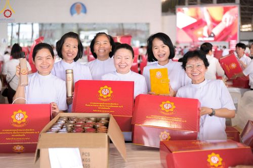 ภาพ No.212034:วันจันทร์ที่ 17 มีนาคม พ.ศ. 2568 บุญบรรจุกล่องไทยธรรม เพื่อถวายแด่พระสังฆาธิการ 40,000 กว่าวัดทั่วไทย ในวันคุ้มครองโลก 22 เมษายน พ.ศ. 2568 ณ บ้านแก้วเรือนทองคุณยายฯ วัดพระธรรมกาย