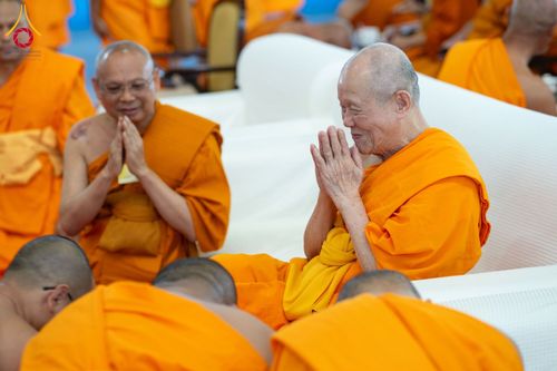 ภาพ No.185261:พิธีถวายมหาสังฆทาน 1,000 วัด ในวาระอายุวัฒนมงคล 84 ปี หลวงพ่อทัตตชีโว วันอาทิตย์ที่ 22 ธันวาคม พ.ศ. 2567 ณ สภาธรรมกายสากล วัดพระธรรมกาย