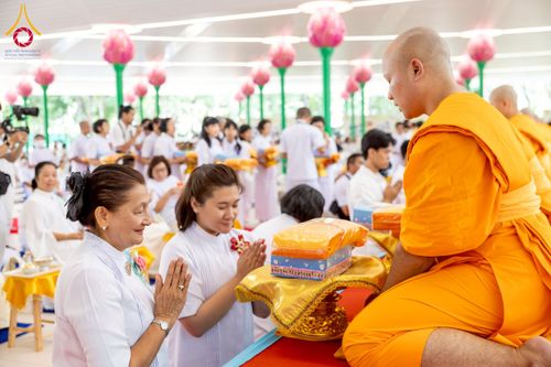 ภาพ No.223749:วันอาทิตย์ที่ 11 พฤษภาคม พ.ศ. 2568 พิธีอุปสมบทสามเณรเปรียญธรรมอุปสมบทอุทิศชีวิต 9 รูป อุบาสก 1 ท่าน ณ อุโบสถพระไตรปิฏกวัดพระธรรมกาย