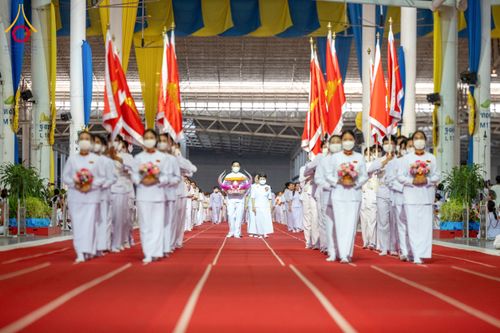 ภาพ No.134313:พิธีทอดผ้าป่าสมทบ มหาสังฆทาน 10,000 วัด ทั่วไทย วันอาทิตย์ต้นเดือนที่ 7 เมษายน พ.ศ.2567 ณ ห้องแก้วสารพัดนึก 1 สภาธรรมกายสากล  วัดพระธรรมกาย จ.ปทุมธานี