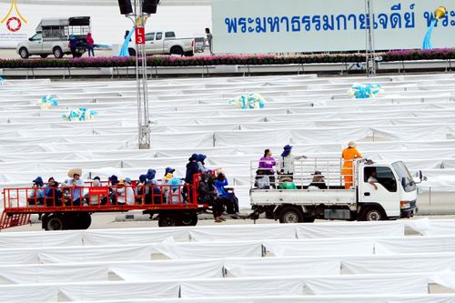 ภาพ No.220474:วันที่ 23-25 เมษายน พ.ศ. 2568 เจ้าหน้าที่และสาธุชนช่วยกัน รับบุญเก็บงานวันคุ้มครองโลก ณ วัดพระธรรมกาย