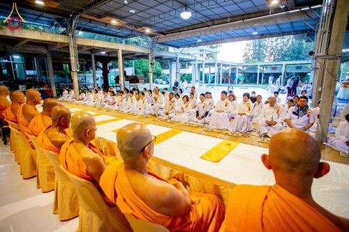 ภาพ No.194381:พิธีถวายภัตตาหารเป็นสังฆทาน แด่พระธรรมยาตรา ณ อนุสรณ์สถานมหาวิหารพระมงคลเทพมุนี (โลตัสแลนด์) อ.สองพี่น้อง จ.สุพรรณบุรี ในโครงการธรรมยาตรา กตัญญูบูชา มหาปูชนียาจารย์ พระมงคลเทพมุนี(สด จนฺทสโร) พระผู้ปราบมาร ปีที่ 13 วันที่ 13 มกราคม พ.ศ.2568